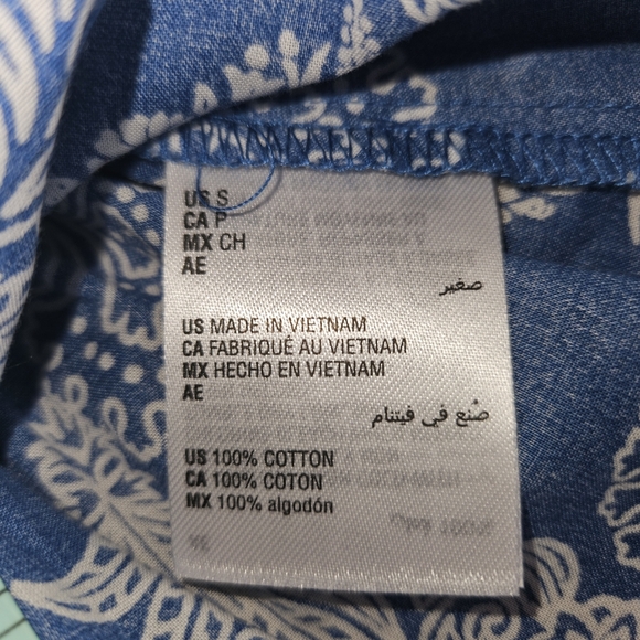 NWT Maison Jules Blue White Print Flower Paisley SLVLS Ruffle Top Womens Small - Picture 4 of 8